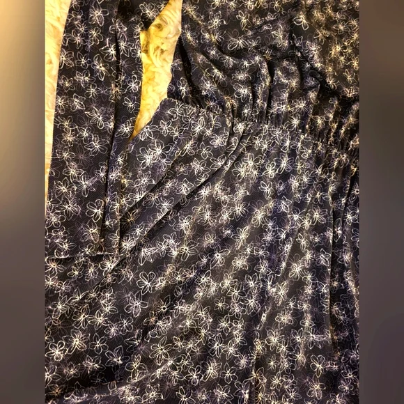 Women's Navy / White Floral Print Romper - Picture 2 of 4